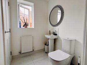 Cloakroom WC- click for photo gallery